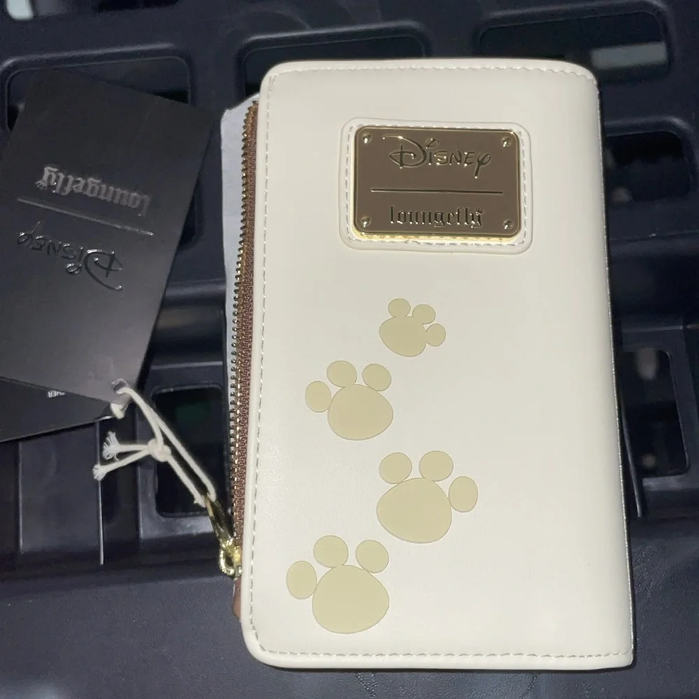 Loungefly Aristocats Wallet. Marie, Toulouse & Berlioz on top of each other. NWT - Picture 3 of 3